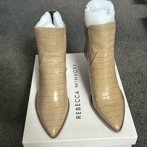 💋Closeout!! Rebecca Minkoff Women’s Tan Croc-Print Cowboy-Style Bootie | 10M